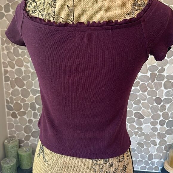Aeropostale short sleeve maroon top– size large - Picture 5 of 6